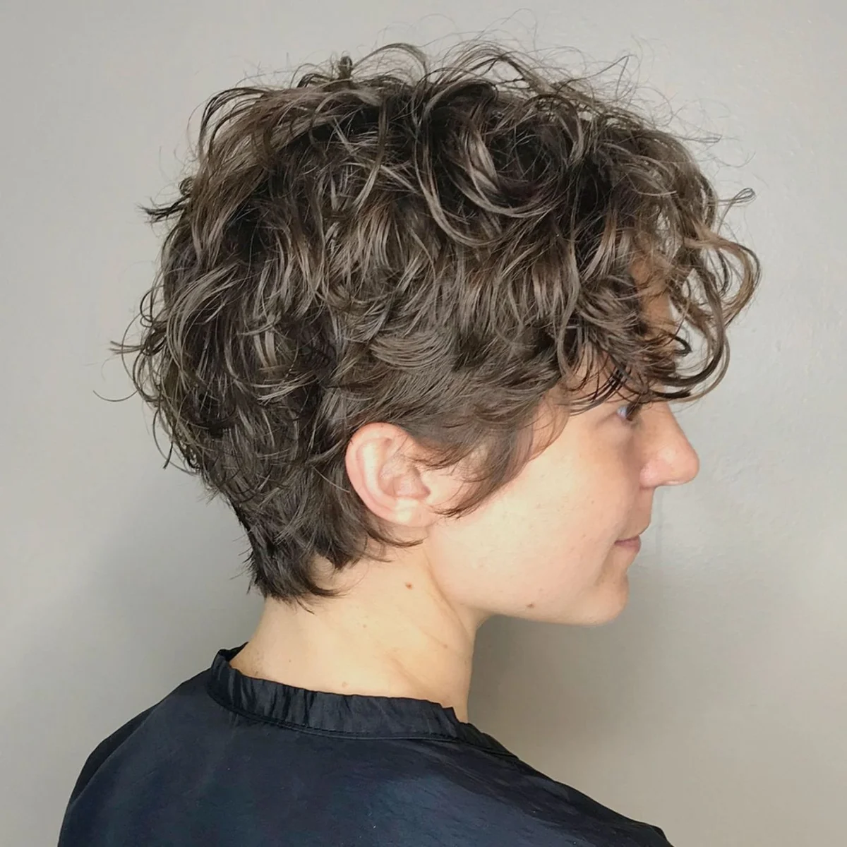 Woman with a side parted curly shag