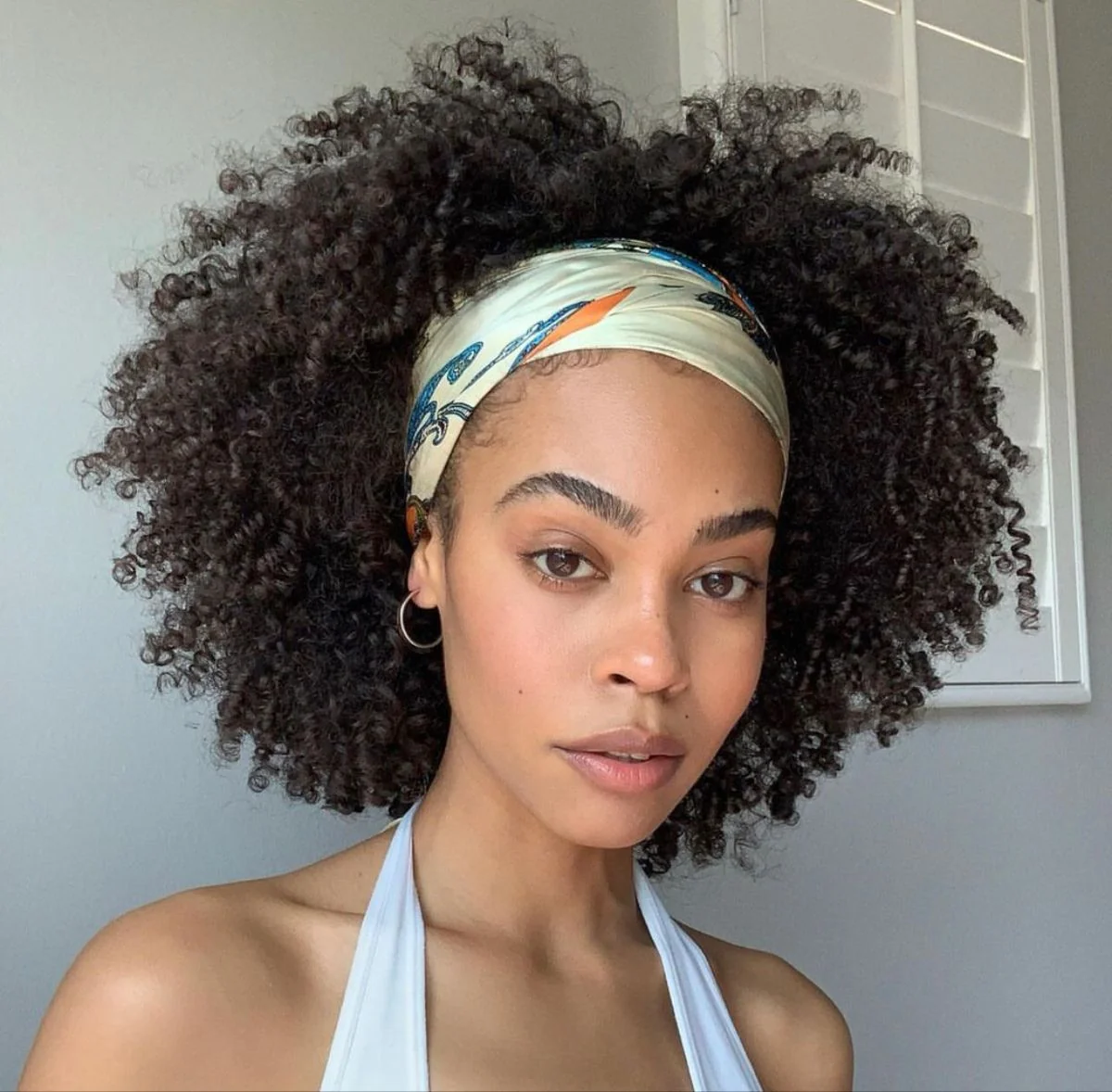Headband Curls Look